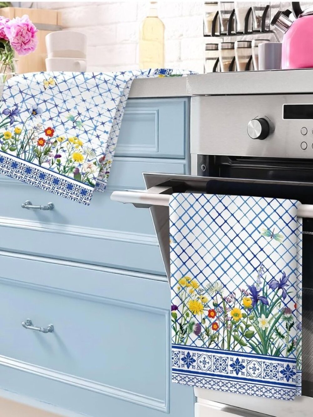 **SALE** NWT Retro Wildflower Kitchen Towels - Picture 2 of 4